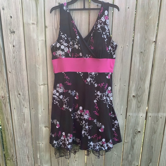 Black V-Neck Sleeveless Sundress - Picture 1 of 5